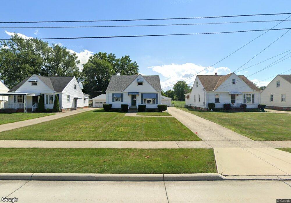 30092 Frank Dr, Wickliffe, OH 44092 - photo 1