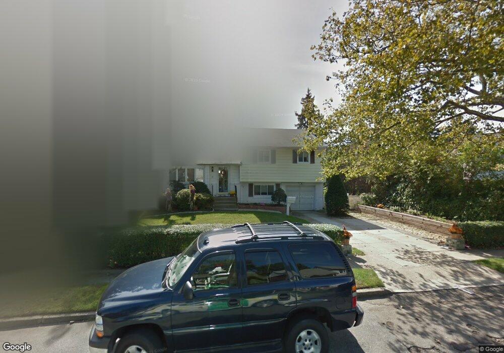 39 Eileen Ave, Plainview, NY 11803 - photo 1