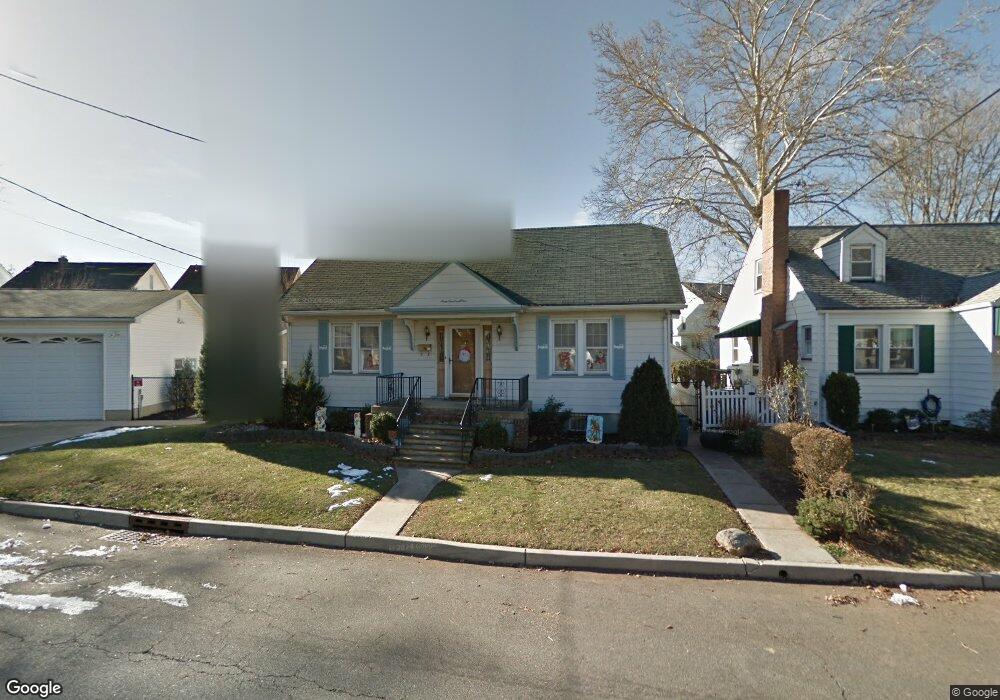 901 Wheatsheaf Rd, Linden, NJ 07036 - photo 1