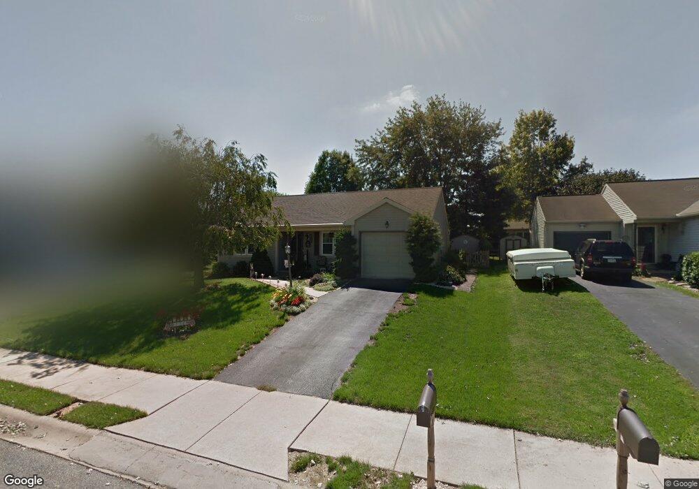 226 Elm Cir, New Holland, PA 17557 - photo 1