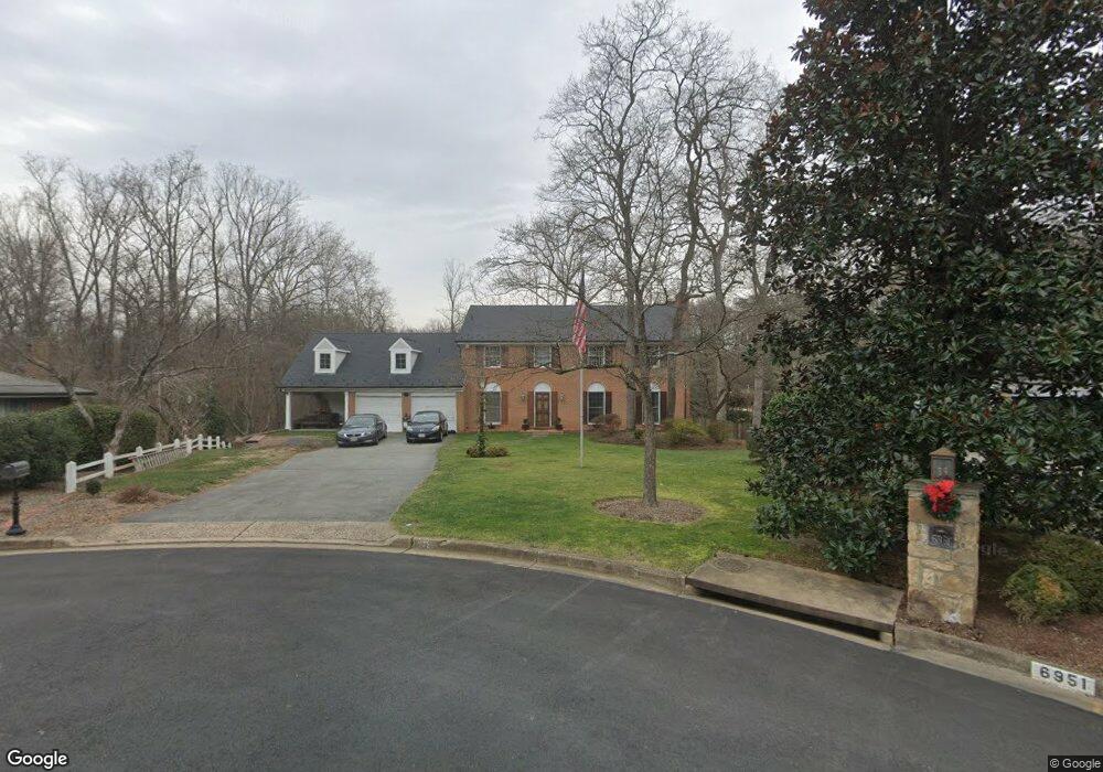 6950 Kyleakin Ct, McLean, VA 22101 - photo 1