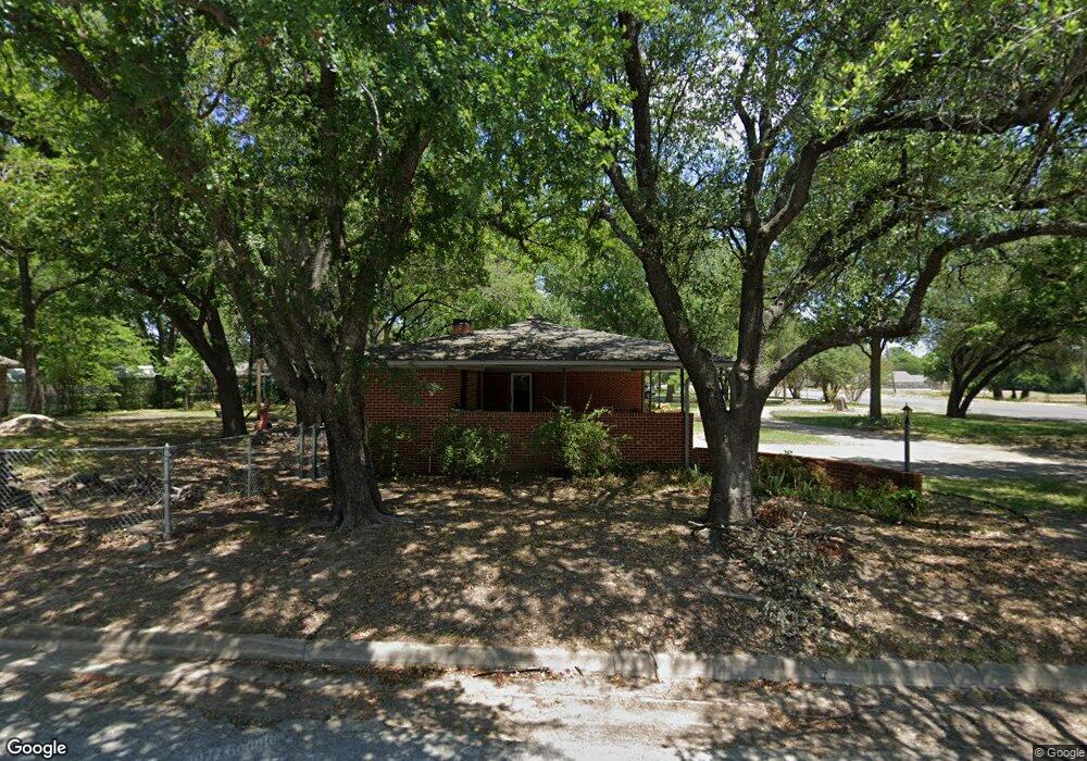 2001 E Broadway St, Gainesville, TX 76240 - photo 1