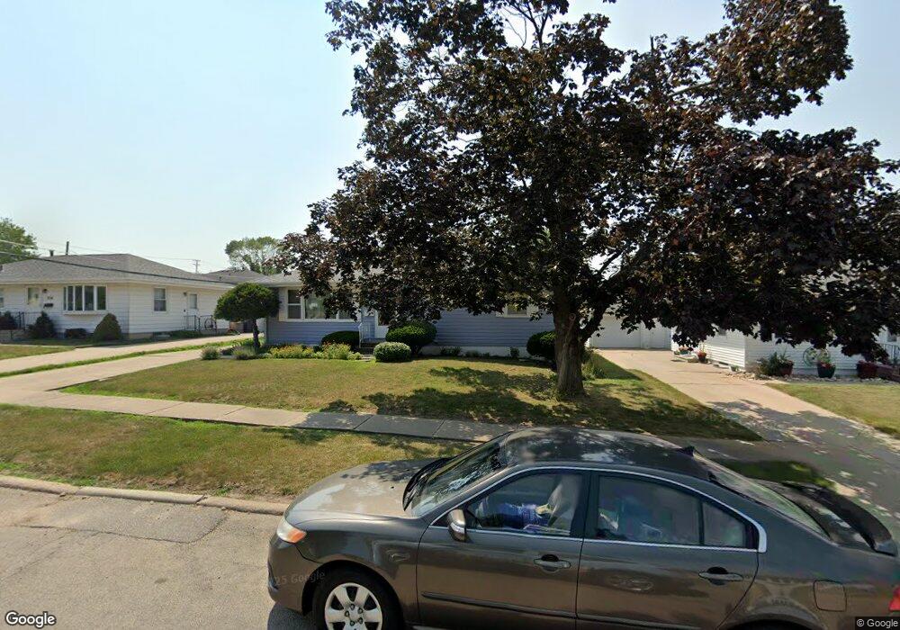 336 30th St NW, Cedar Rapids, IA 52405 - photo 1