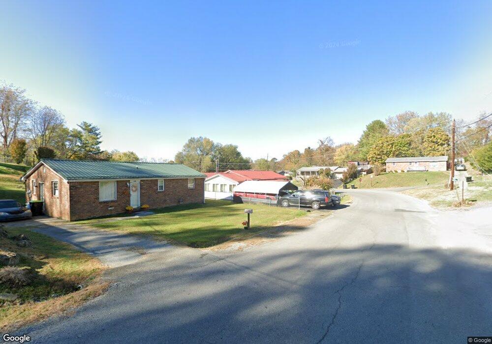 700 Orchard Rd, Pulaski, VA 24301 - photo 1