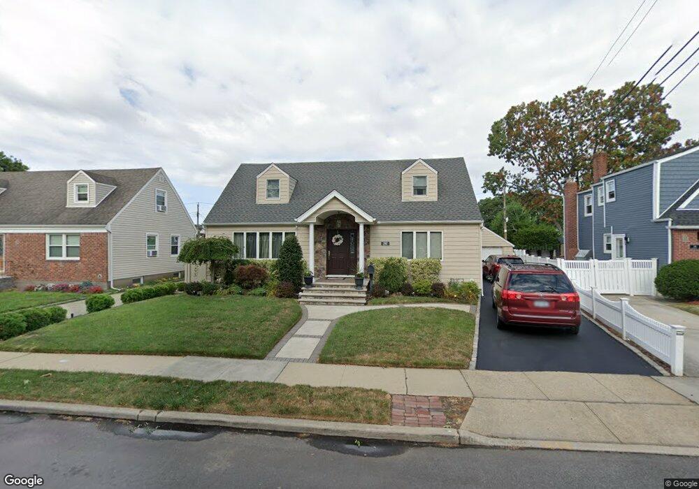 292 Commonwealth St, Franklin Square, NY 11010 - photo 1