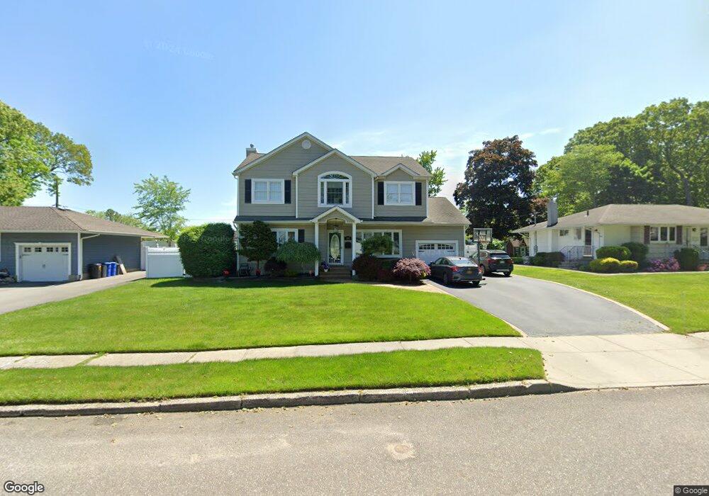 23 Eustace Dr, ComMacK, NY 11725 - photo 1