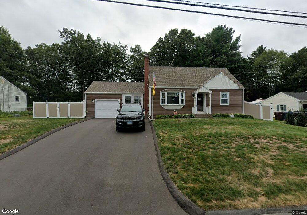 4 Moon St, Enfield, CT 06082 - photo 1