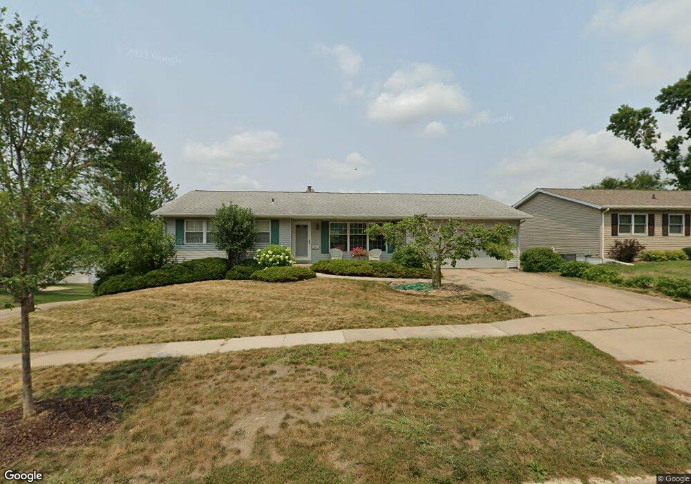 2532 10th Ave SW, Cedar Rapids, IA 52404 - photo 1