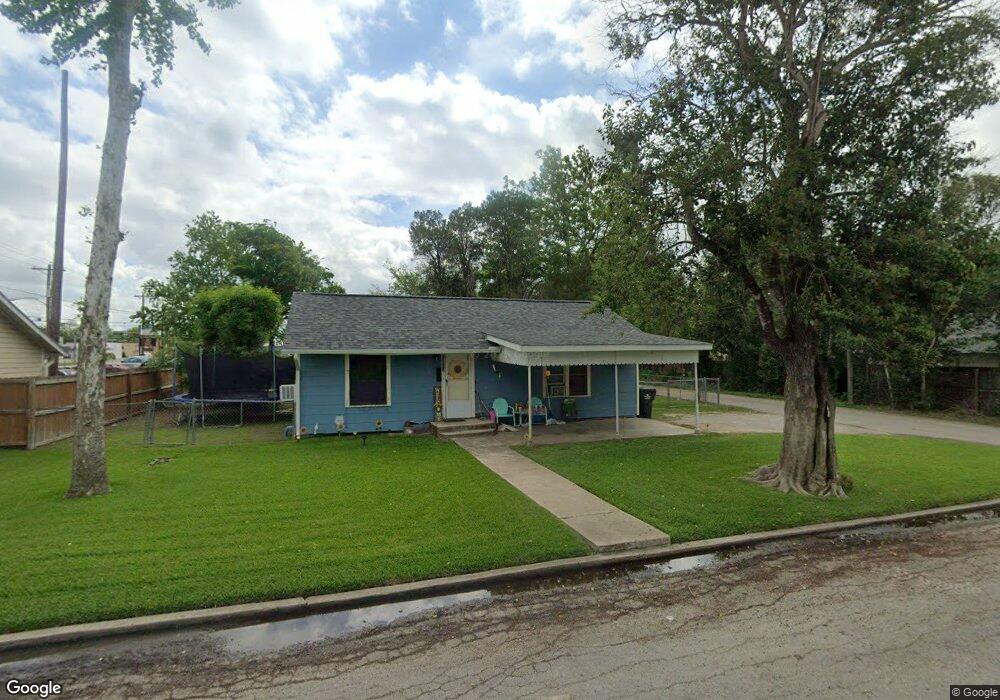 1217 Bartholomae St, Seguin, TX 78155 - photo 1