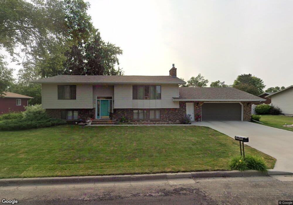 319 18th Ave NE, Jamestown, ND 58401 - photo 1