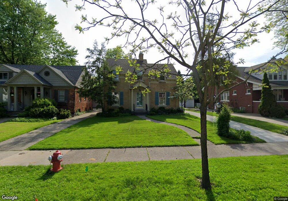 967 Fisher Rd, Grosse Pointe, MI 48230 - photo 1