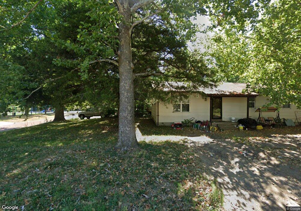 321 N 14th St, Parsons, KS 67357 - photo 1