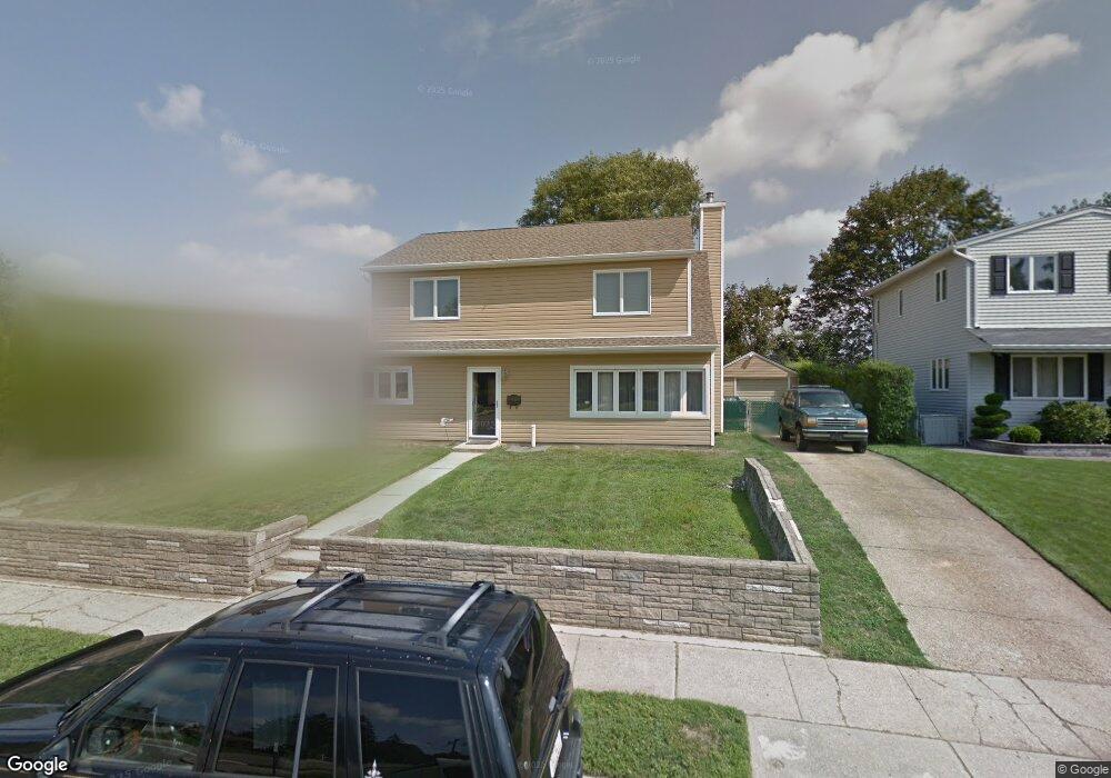 16 Dennis Ln, Bethpage, NY 11714 - photo 1