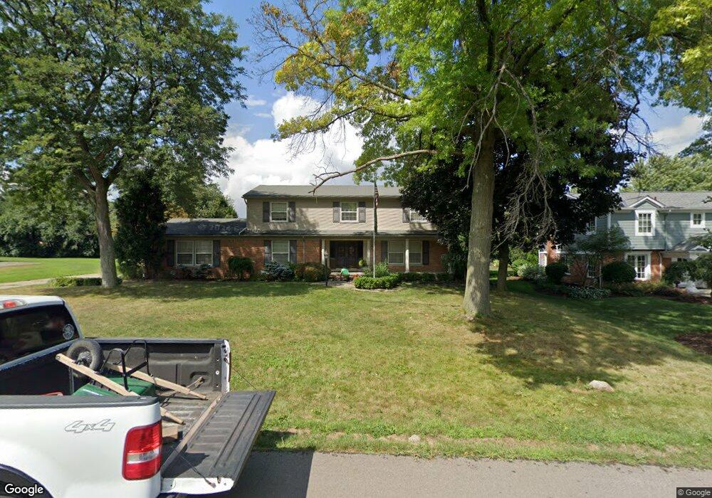 221 Woodedge Dr, Bloomfield Hills, MI 48304 - photo 1