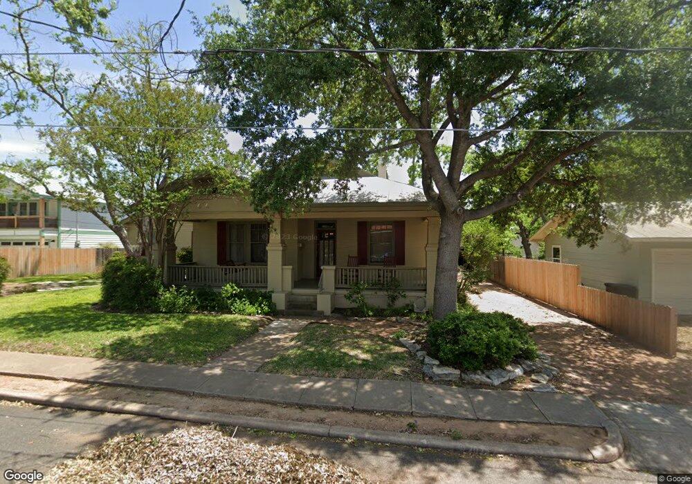 407 N Adams St, Fredericksburg, TX 78624 - photo 1
