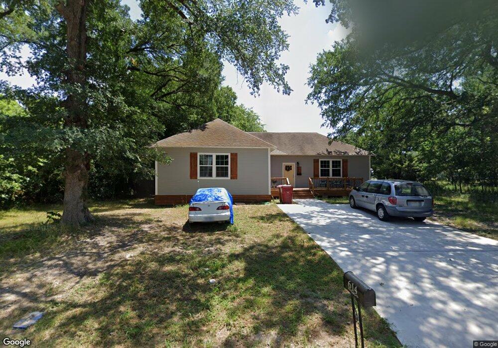 700 E 7th St, Bonham, TX 75418 - photo 1