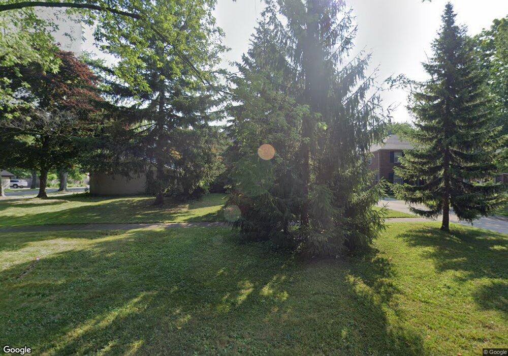 1380 Three Mile Dr, Grosse Pointe Park, MI 48230 - photo 1