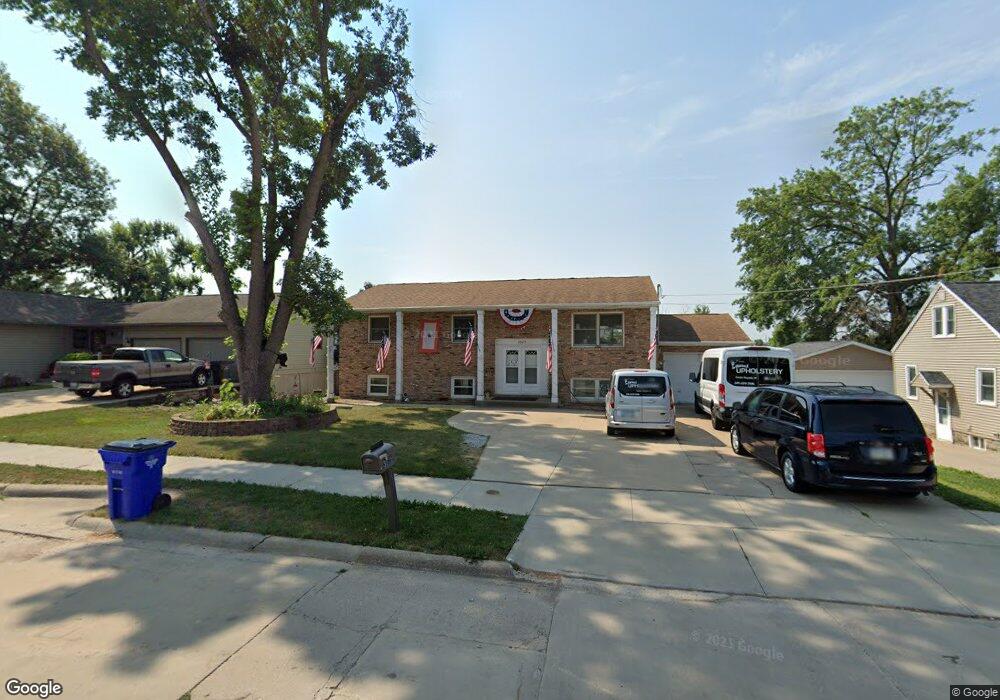 3025 Waveland Dr NW, Cedar Rapids, IA 52405 - photo 1