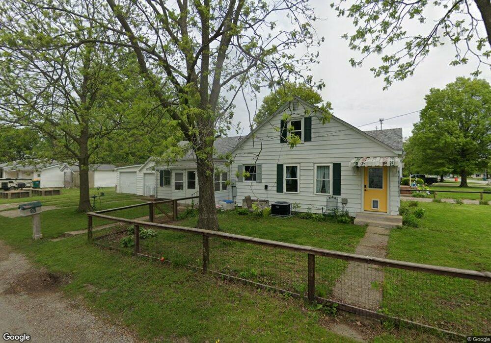 901 N 33rd St, Mattoon, IL 61938 - photo 1