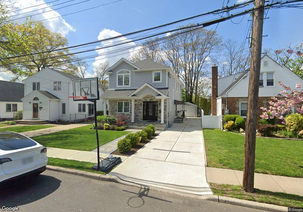 30 Tuxedo Ave, New Hyde Park, NY 11040 - photo 1