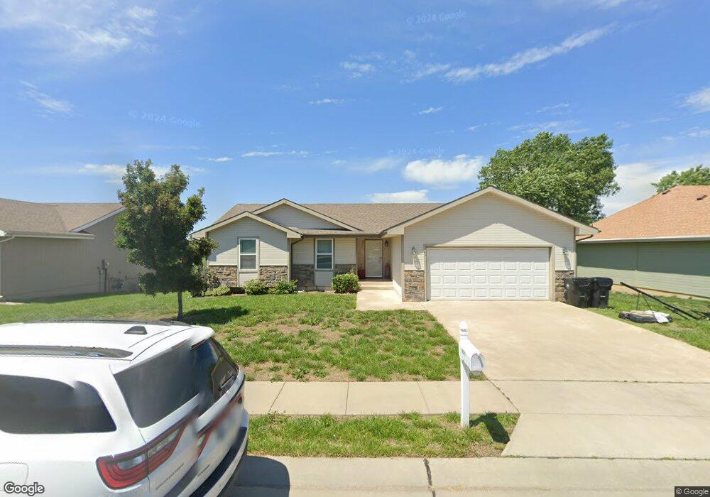 4311 SE Horseshoe Bend Dr, Topeka, KS 66609 - photo 1