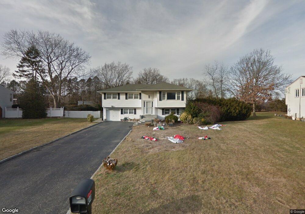 44 Peppermint Rd, ComMacK, NY 11725 - photo 1