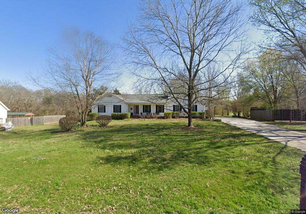 611 Meadowlark Dr, Shelbyville, TN 37160 - photo 1