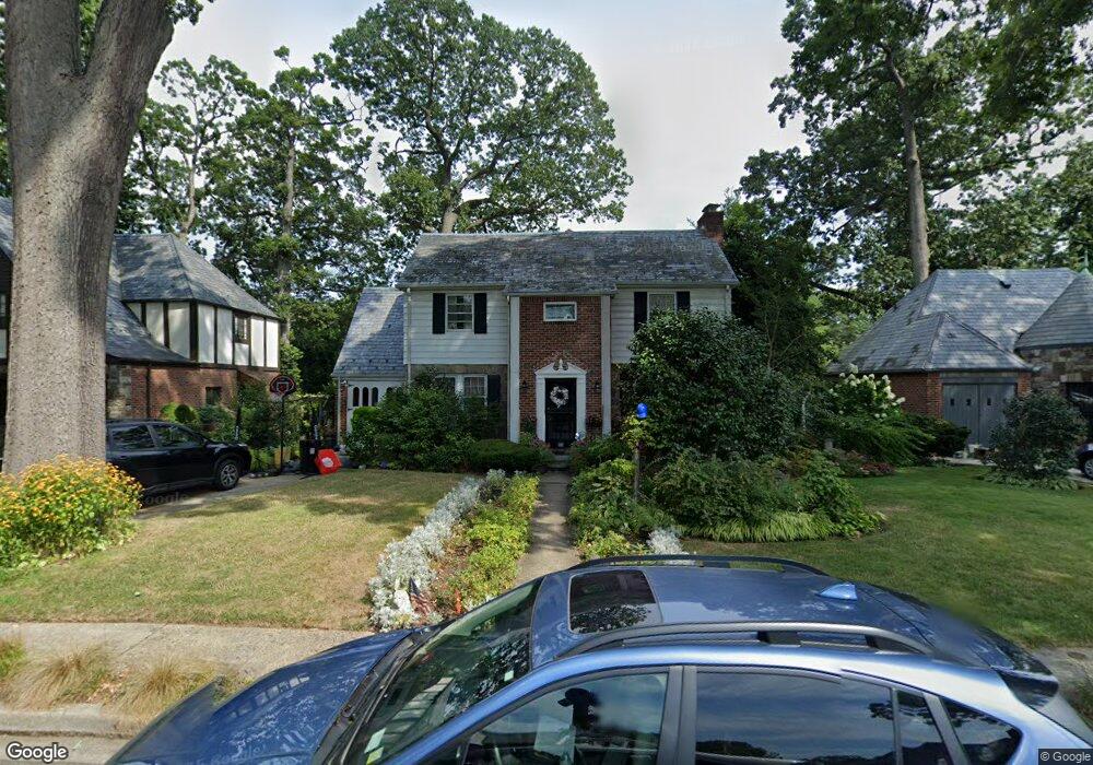 35 Parkwold Dr E, Valley Stream, NY 11580 - photo 1