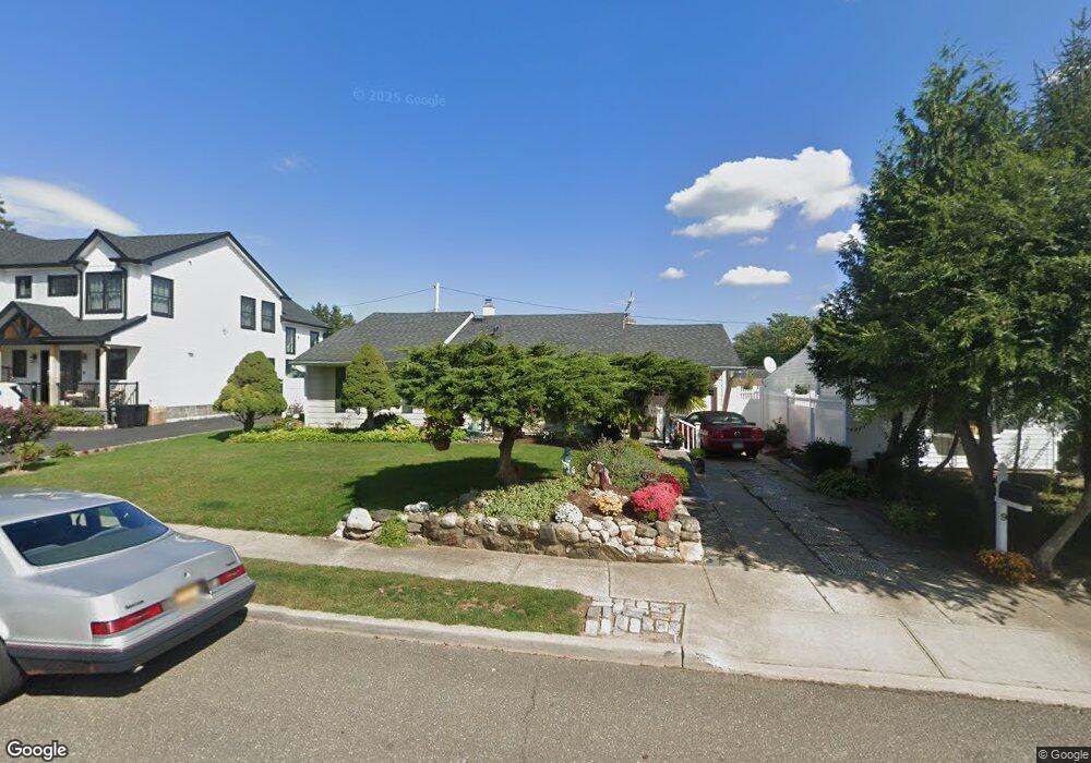 9 Sands Rd, Glen Cove, NY 11542 - photo 1