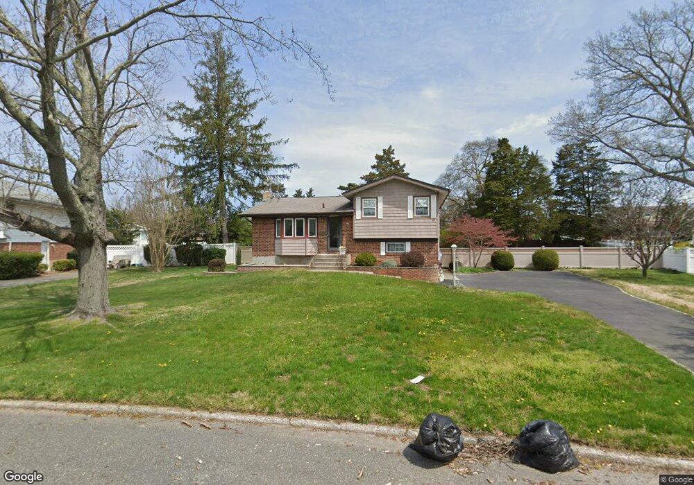 21 Hubbell St, ComMacK, NY 11725 - photo 1