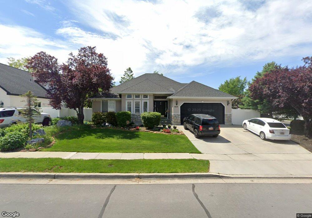 944 E Edgefield Rd, Sandy, UT 84094 - photo 1