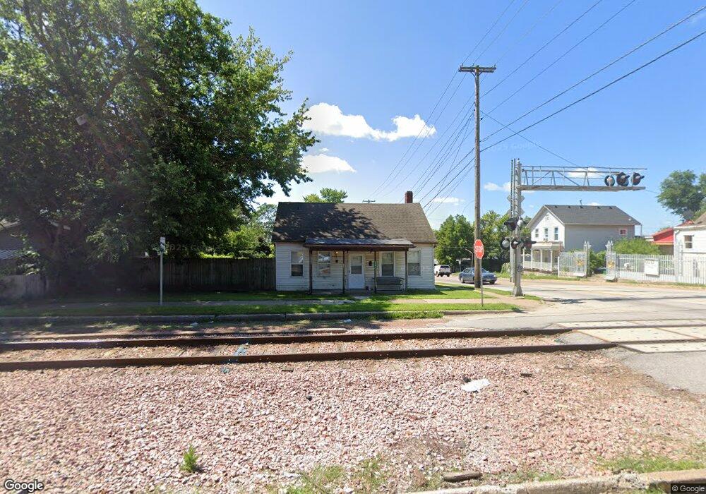 1141 W 5th St, Davenport, IA 52802 - photo 1