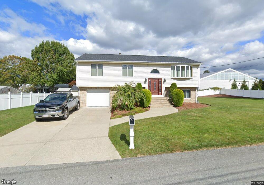 54 Center St, South Dartmouth, MA 02748 - photo 1