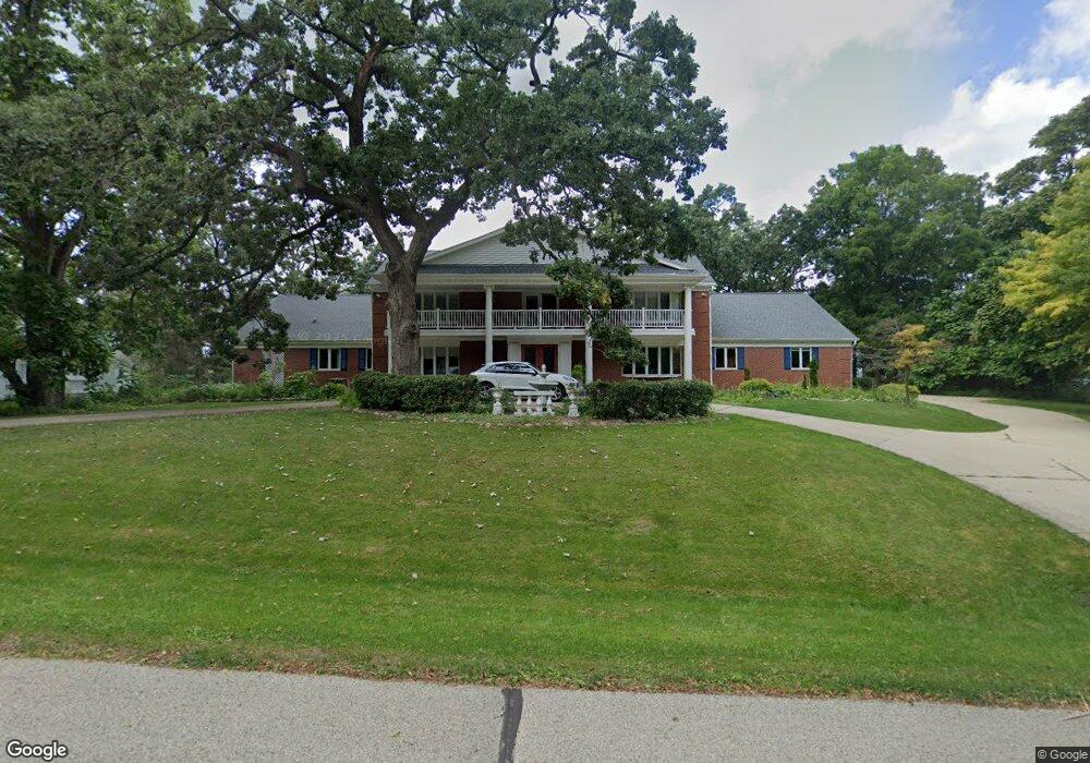 663 Garrison Ct, Delafield, WI 53018 - photo 1