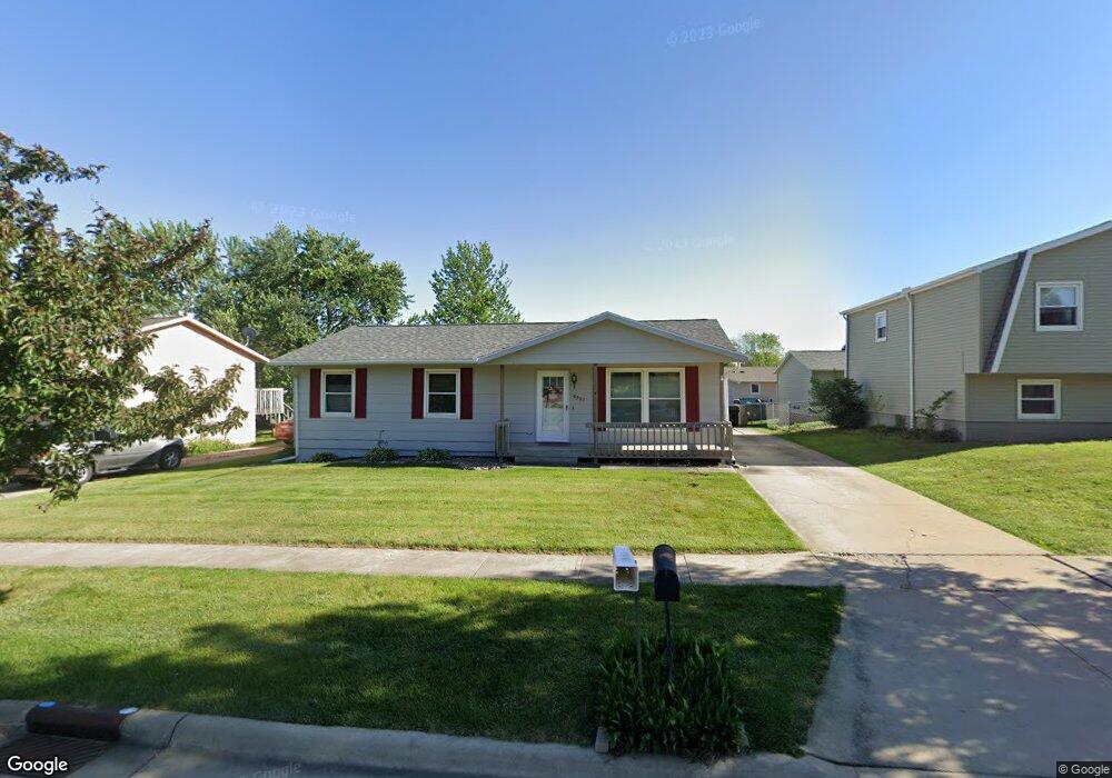 3903 Monterey Dr, Waterloo, IA 50701 - photo 1