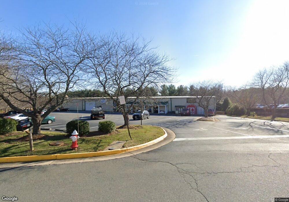 121 N Bailey Ln, Purcellville, VA 20132 - photo 1