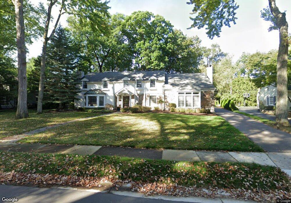 565 Wooddale Rd, Bloomfield Hills, MI 48301 - photo 1