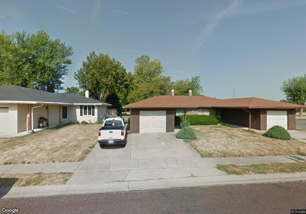 3 Eisenhower Dr, Jacksonville, IL 62650 - photo 1