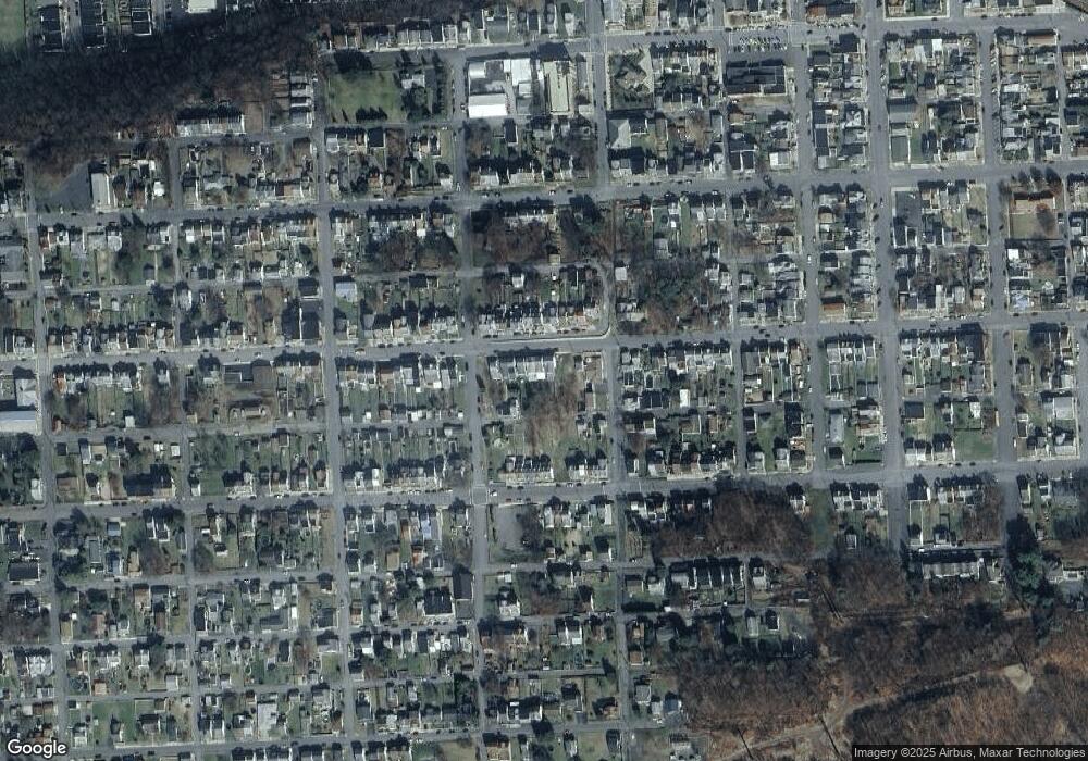 926 W Pine St, Coal Township, PA 17866 - photo 1