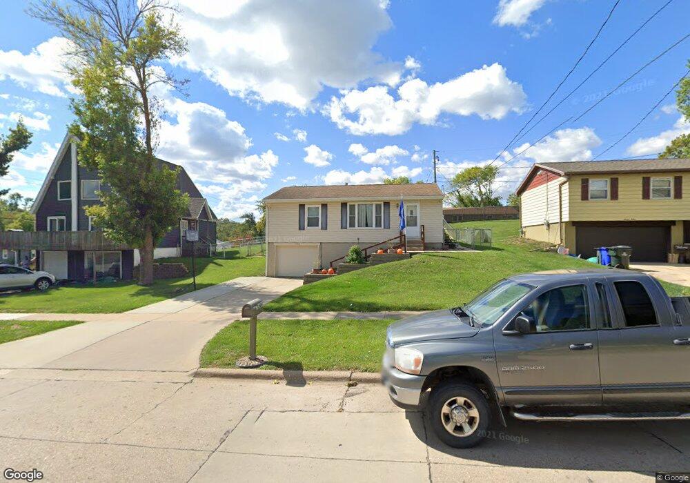1606 20th St NW, Cedar Rapids, IA 52405 - photo 1