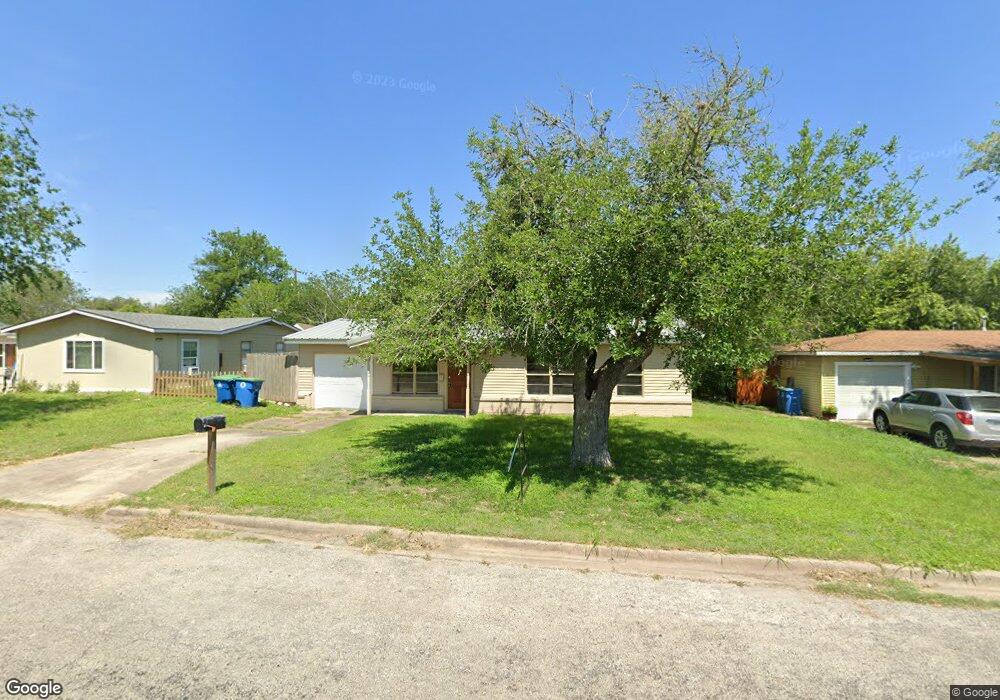 1505 E Rosewood St, Beeville, TX 78102 - photo 1