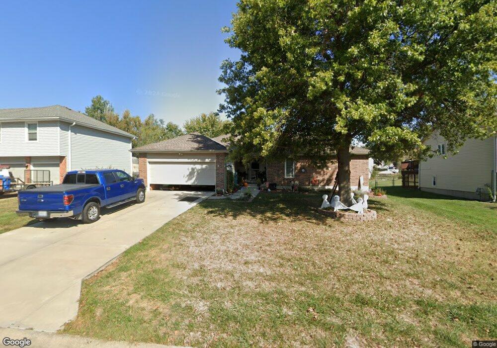 1204 Lee Ln, Raymore, MO 64083 - photo 1