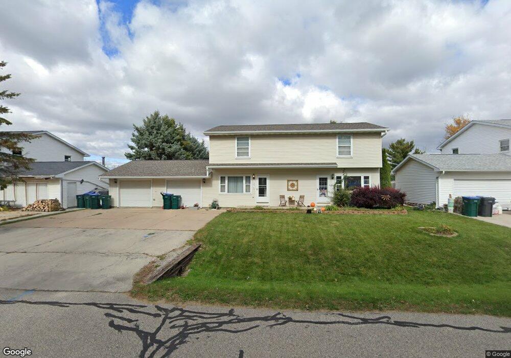 1376 W Hiawatha Dr, Appleton, WI 54914 - photo 1
