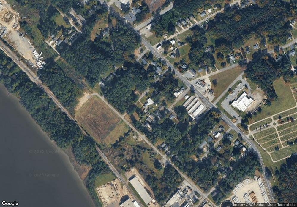 190 Berkley St, West Point, VA 23181 - photo 1