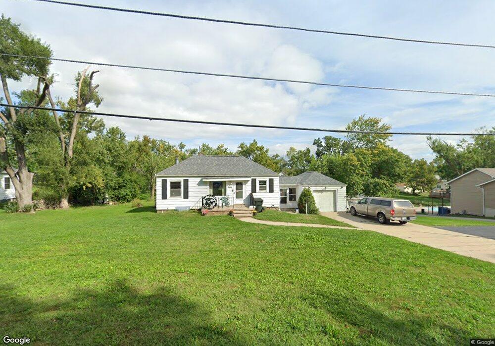 3808 E Ave NW, Cedar Rapids, IA 52405 - photo 1