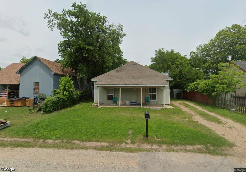 305 Royal St, Cleburne, TX 76031 - photo 1