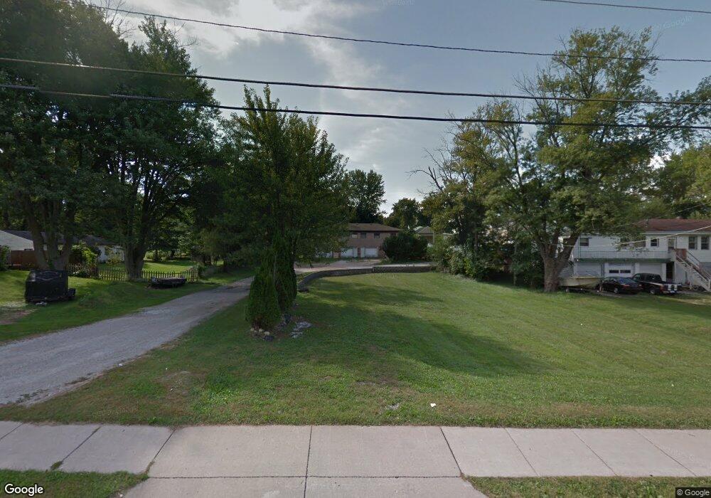 2527 W 49th St, Davenport, IA 52806 - photo 1