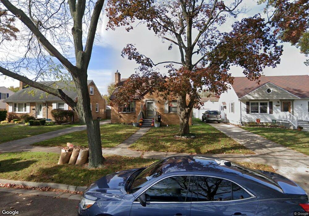 2404 Wellington Rd, Lansing, MI 48910 - photo 1