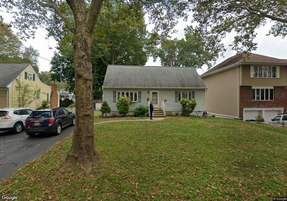 328 Elmwood Dr, Paramus, NJ 07652 - photo 1