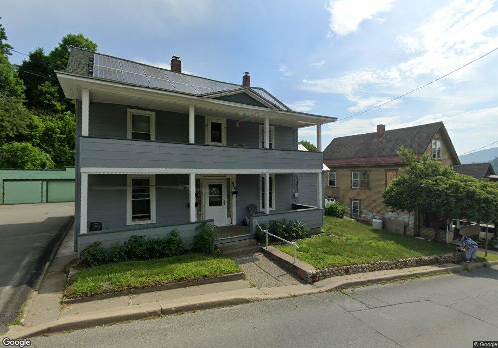 152 Maple St unit 1, Saint Johnsbury, VT 05819 - photo 1